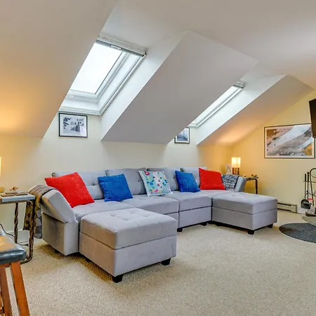 Walk To Mount Snow Resort Unit With Pool And Hot Tubs